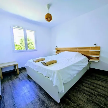 Maison Lumineuse Et Climatisée, à 12mn